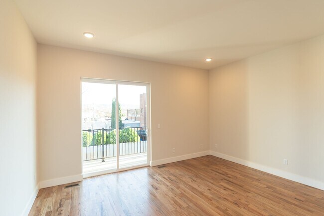 Foto del edificio - Modern 4 Bedroom Townhome in Southside Chattanooga