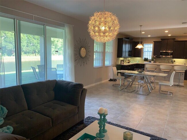 Foto del edificio - 4845 Maple Park St