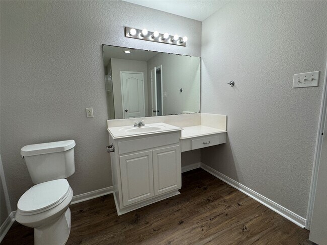 Foto del edificio - 15807 Kings Cypress Ln