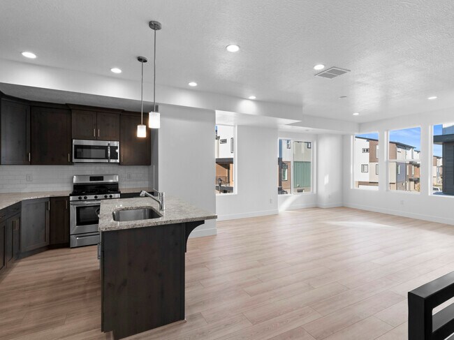 Building Photo - 143 E Amboise Ct