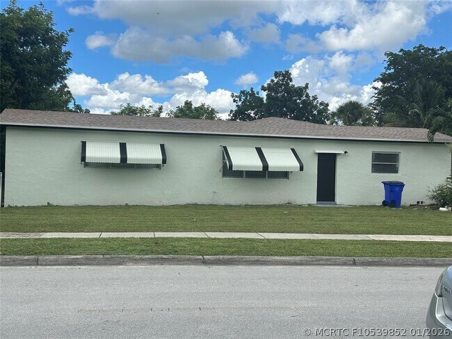 Foto del edificio - 890 SW 49th Way