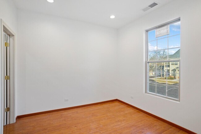 Building Photo - 1044 Swift Rd