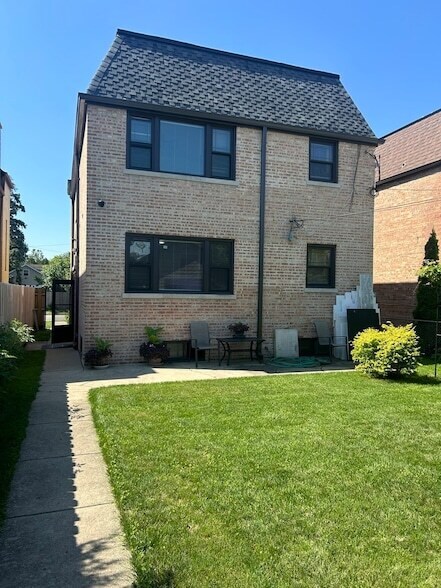 Foto del edificio - 6620 W Devon Ave