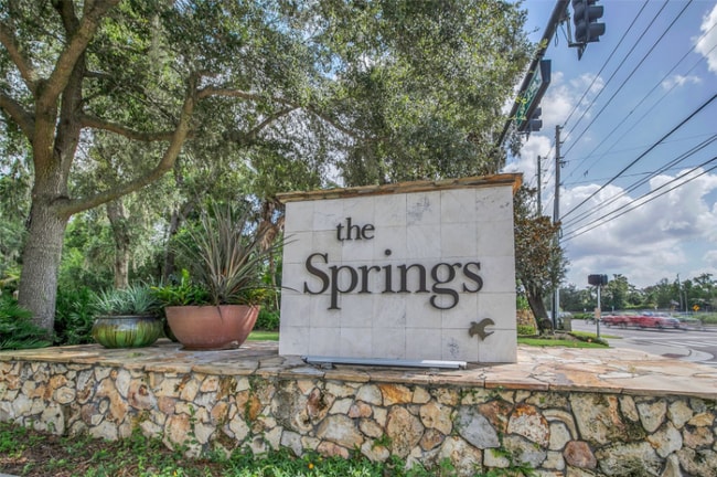 Foto del edificio - 211 Fairway Dr.