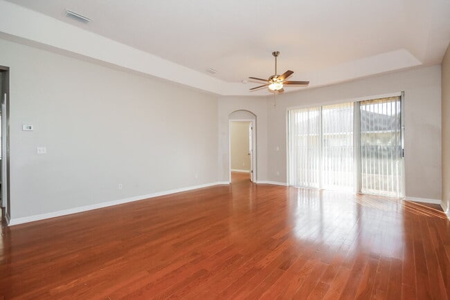 Building Photo - 1613 Wakefield Dr