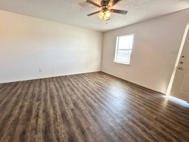 Foto del edificio - 4618 Erskine St