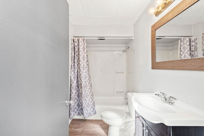 Building Photo - Realty Avenue Townhomes
