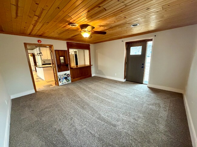 Building Photo - 401 3rd St