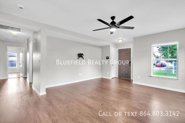 Building Photo - 621 Branch View Dr
