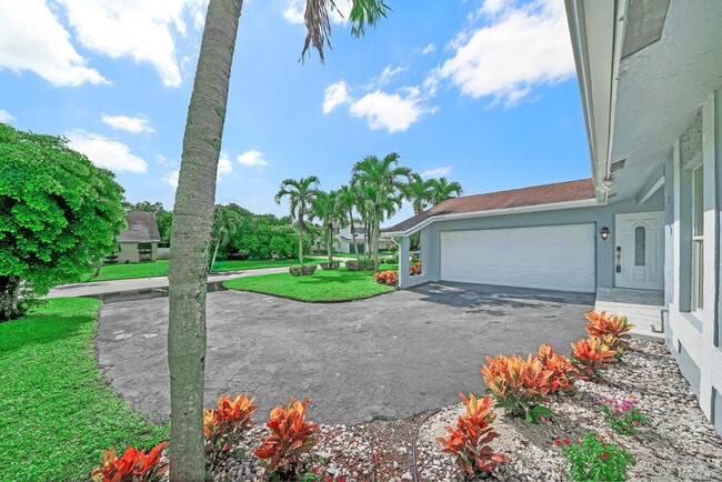 Building Photo - 724 Ave Chaumont