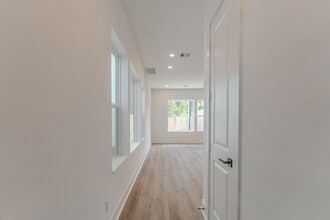 Building Photo - 7703 Inwood Grv Ln