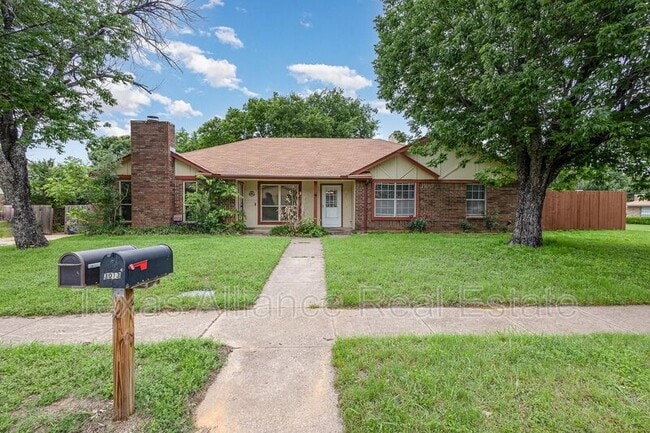 Foto del edificio - 3013 Timothy Ln