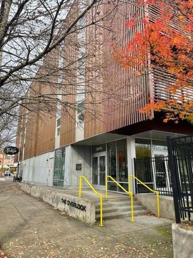 Modern Top Floor Condo with Views, Secured Building & Parking - Water,Sewer,Garbage Included! - Modern Top Floor Condo with Views, Secured Building & Parking - Water,Sewer,Garbage Included!