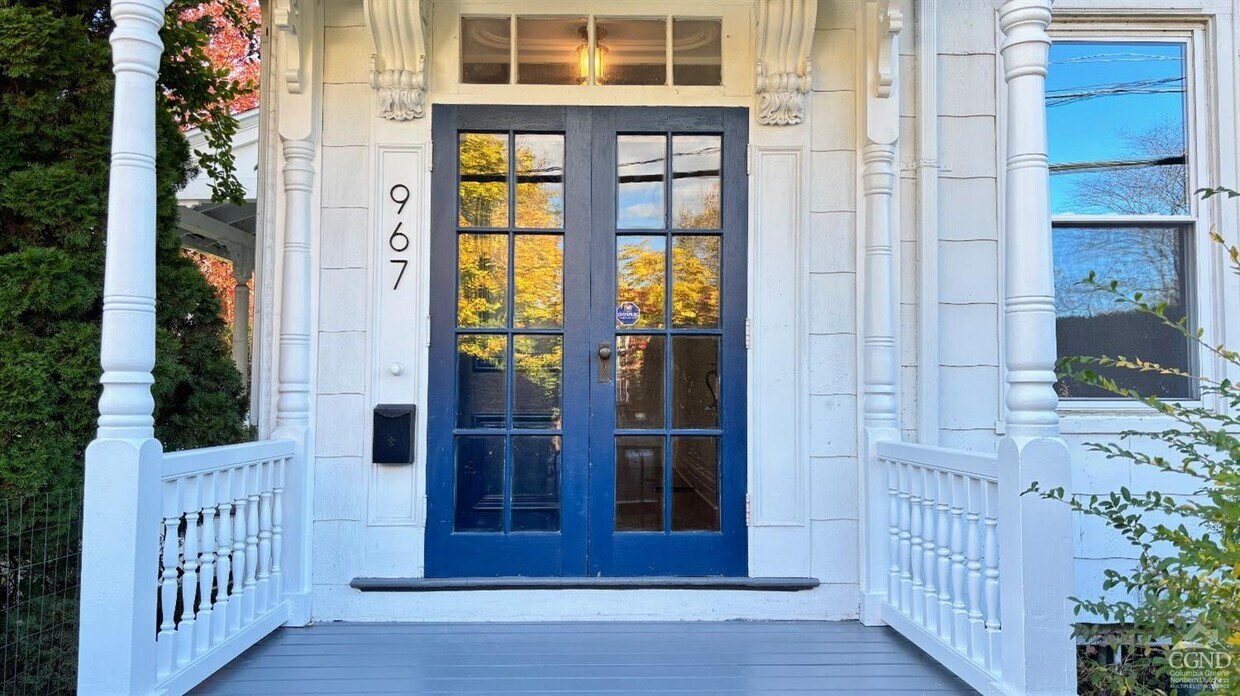 Primary Photo - 967 Columbia St