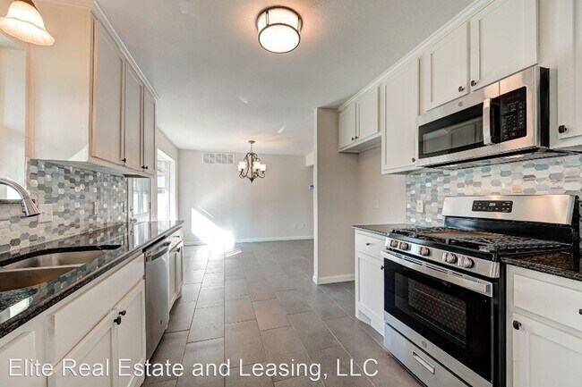 Foto del edificio - 4 br, 2 bath House - 8813 AARON DRIVE