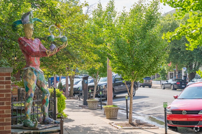 Sculpture in Maryland Plaza