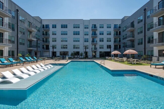 Building Photo - 7905 McKinney Falls Pkwy