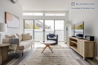 Building Photo - 4133 Redwood Ave