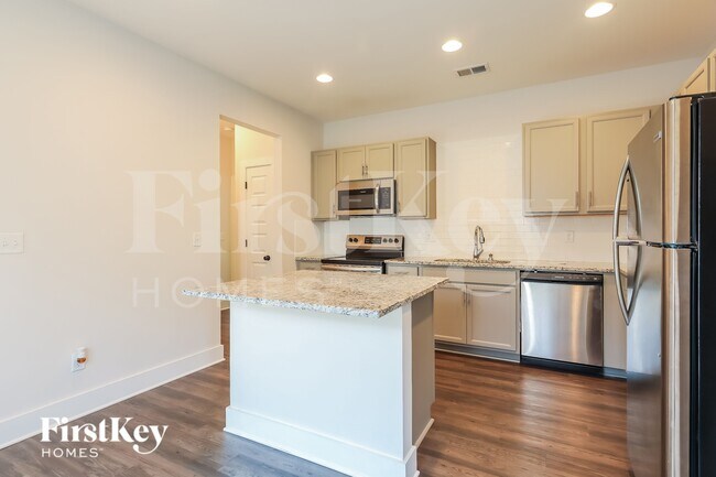Building Photo - 1414 Woodridge Pl