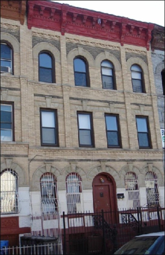 Primary Photo - 160 Pulaski St