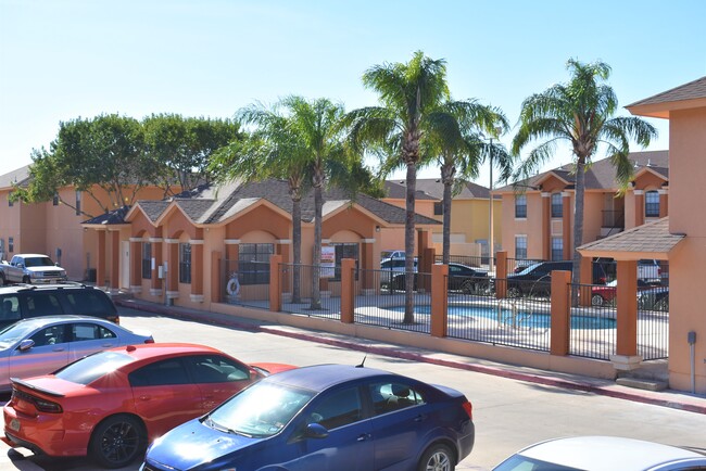 Building Photo - Villas Laredo