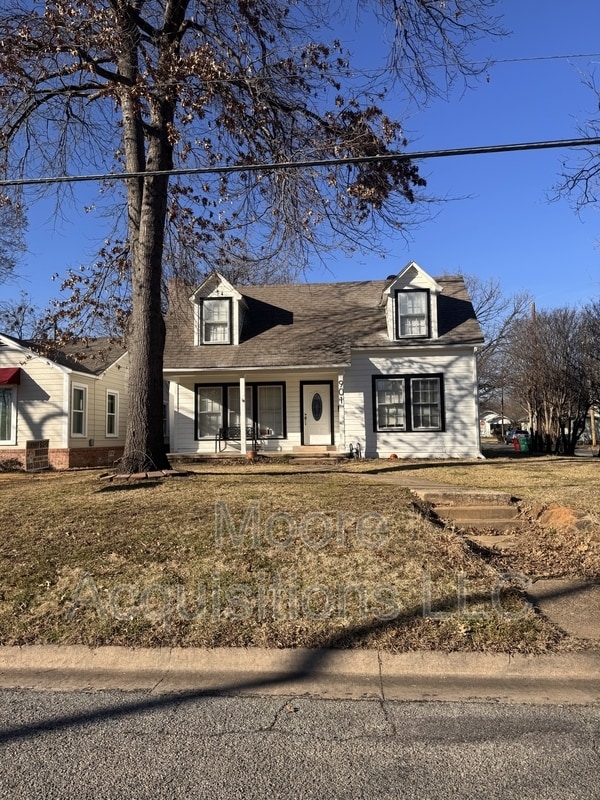 Building Photo - 901 W Brockett St