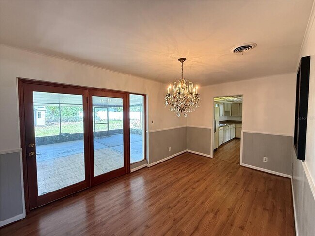 Building Photo - 2101 Oakhurst Ave
