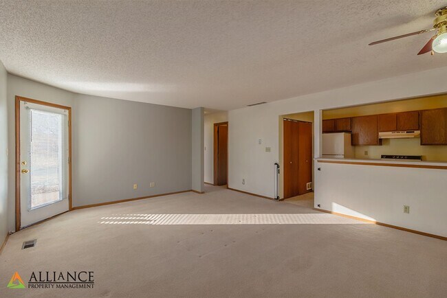 Foto del edificio - Willow Ln. 2313 - 15