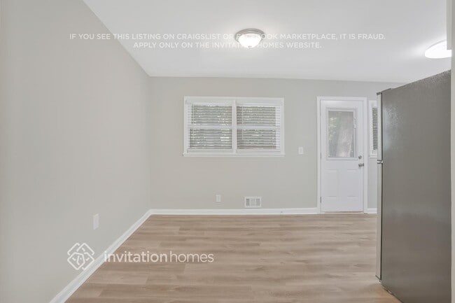 Building Photo - 544 Oakside Dr SW