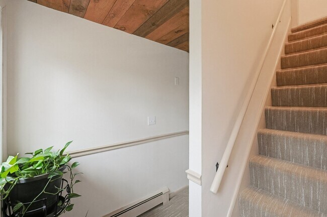 Building Photo - 110 Oswego St