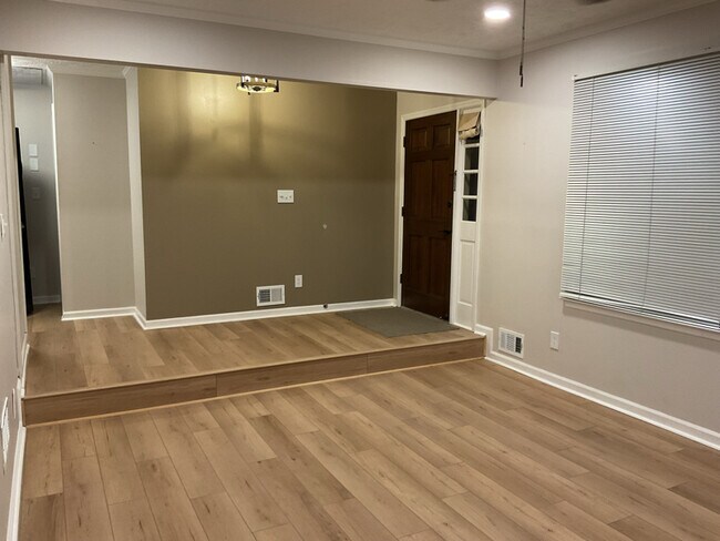 Foto del edificio - 215 Thornton Dr