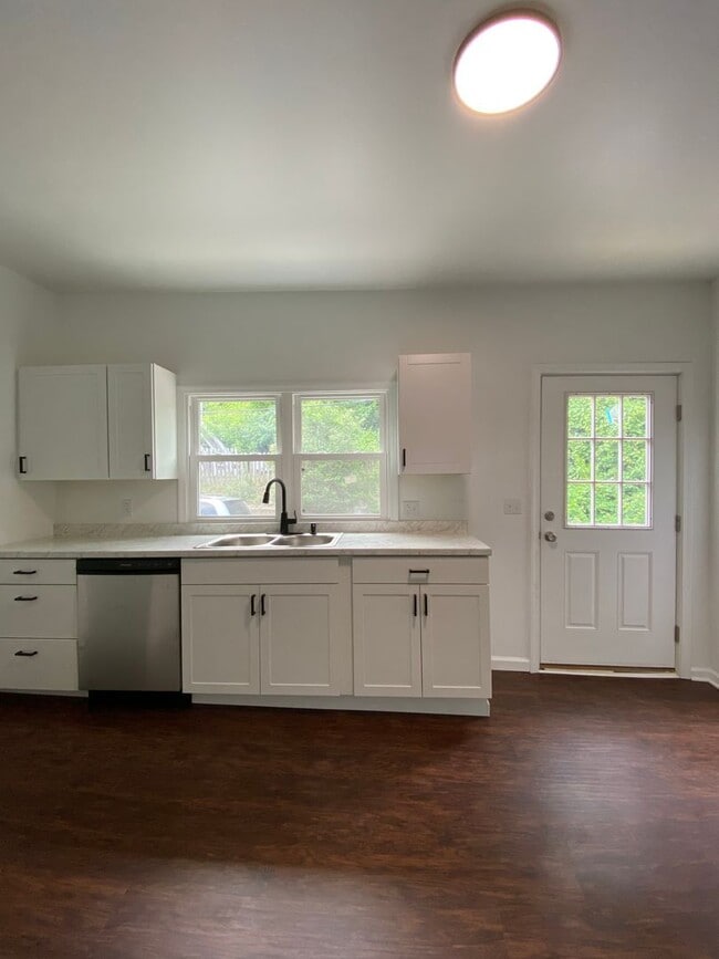 Building Photo - 924 Excelsior St