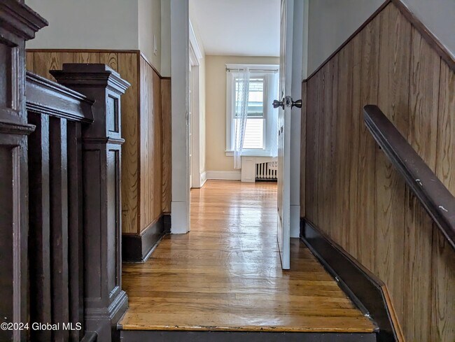 Foto del edificio - 44 Harris Ave