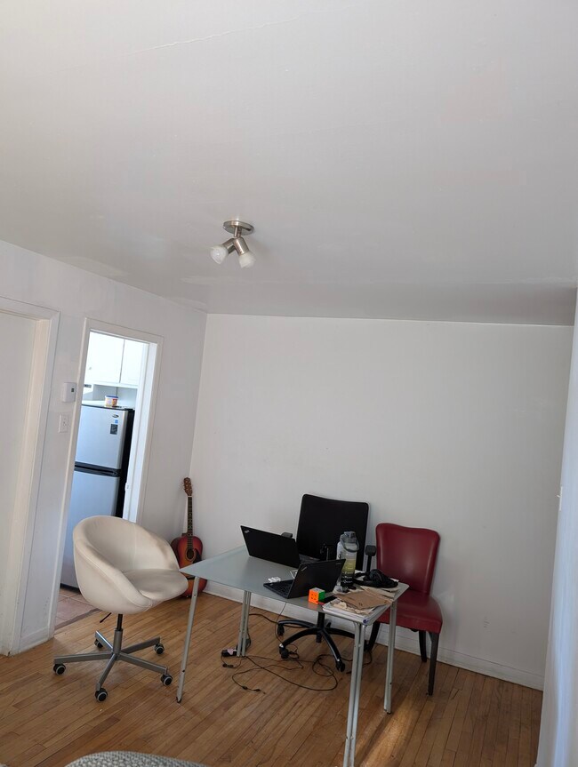 Photo du bâtiment - 2401 Rue Park Row E