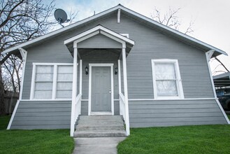 Building Photo - 512 Cooper St