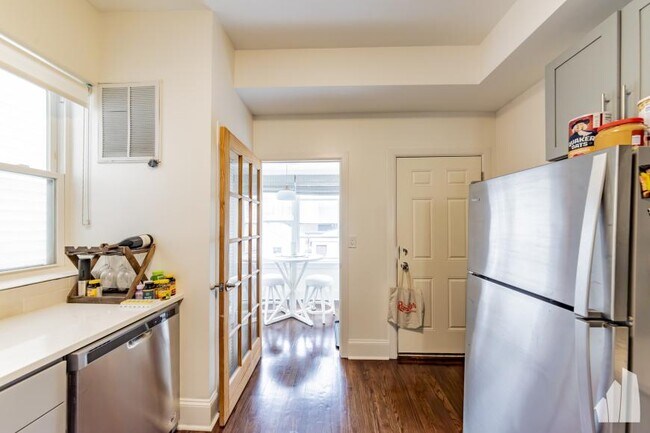 Foto del edificio - 2 bedroom in Roscoe Village IL 60618