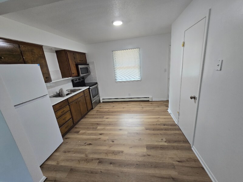 Foto principal - 704 E 14th St
