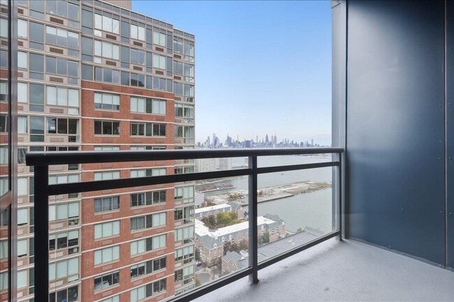 Building Photo - 389 Washington St