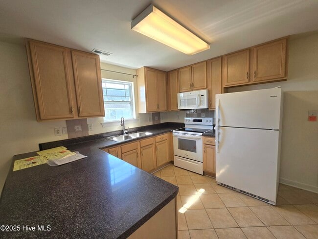 Building Photo - 2100 Aydlett Dr
