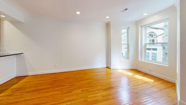 Foto del edificio - AMAZING Location 2 Bedroom/2 Bathroom W/Of...
