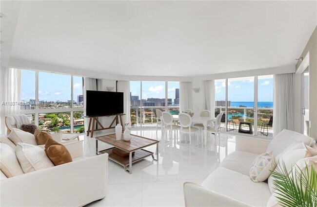 Foto del edificio - 3640 Yacht Club Dr