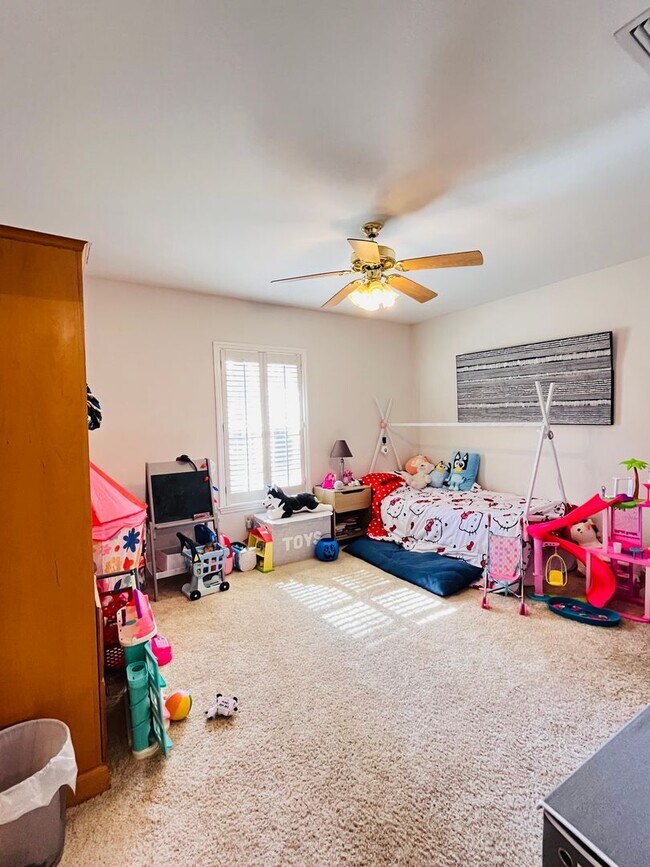 Foto del edificio - Fabulous 3 Bed/2 Bath with 2 car garage home