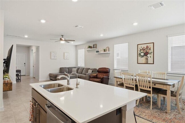 Foto del edificio - 514 Clearlake Dr