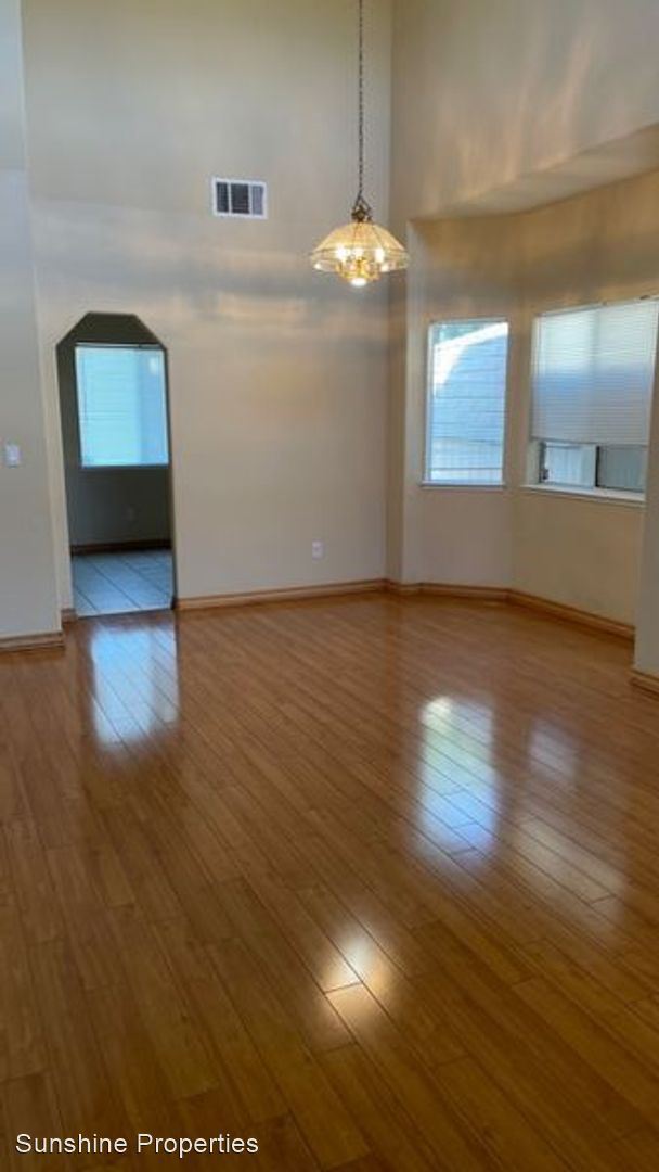 Foto del edificio - 5 br, 3 bath House - 1147 Legend Circle