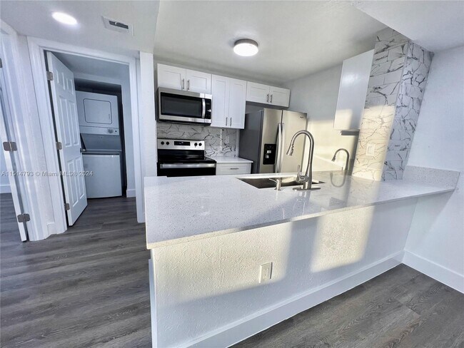 Foto del edificio - 8006 SW 149th Ave