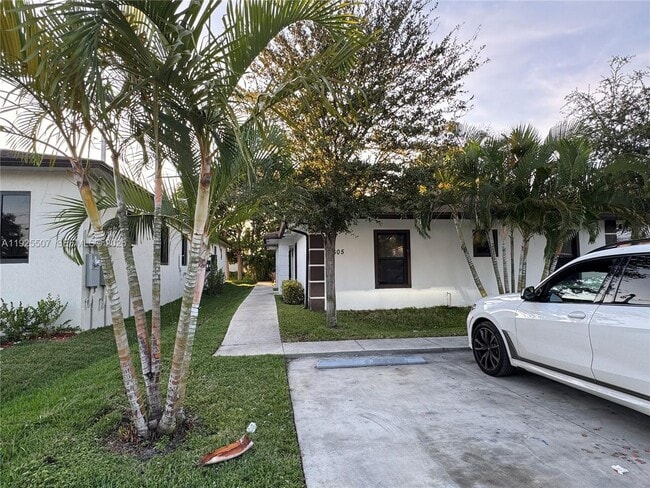 Photo - 605 NW 3rd Ave House