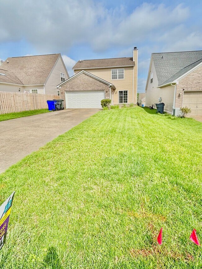 Building Photo - 3 Bedrooms, 2.5 Baths, and a Secret Agent Garage!