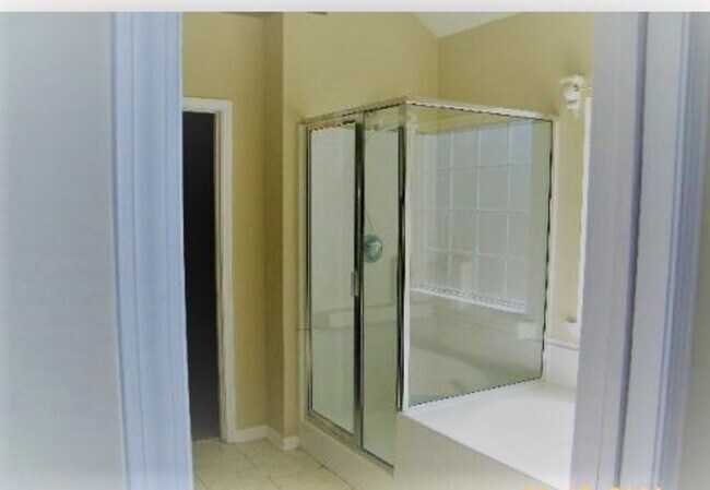 Foto del edificio - 256 Silver Brook Cir