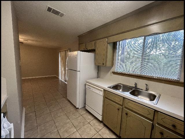 Building Photo - 609 Nan Cir