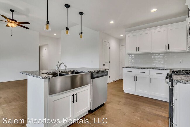 Building Photo - 3 br, 2 bath House - 4378 W Riley St
